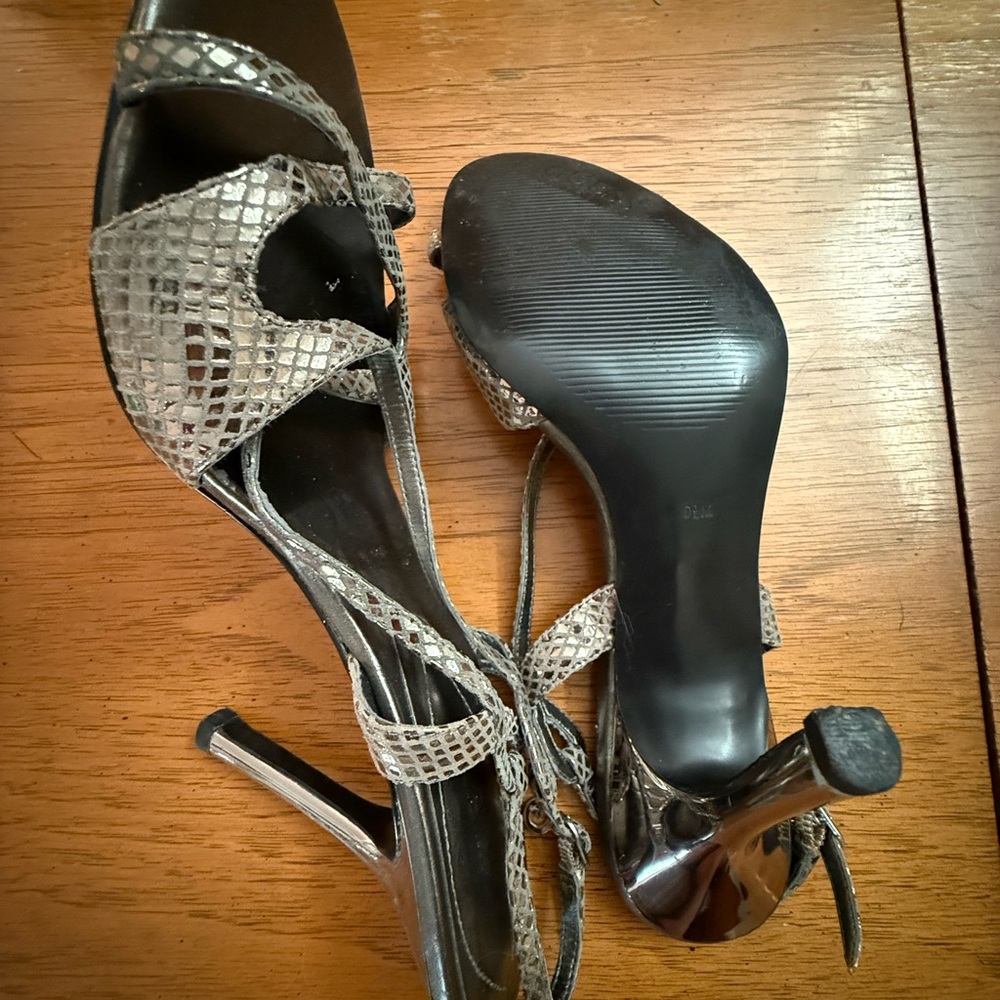 Elegant VTG GUESS  Snakeskin Strappy Heels 9 1/2M